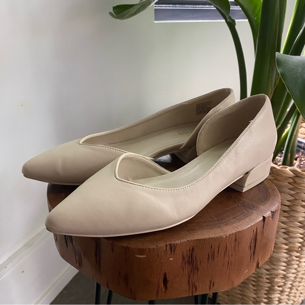 Kenneth Cole Beige Pointed Toe Flats
